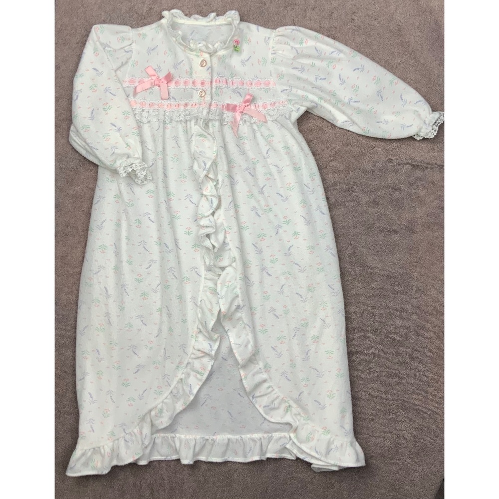 VINTAGE 1960’s CHILD’S NIGHTGOWN, NO SIZE TAGS , CHECK MEASUREMENTS